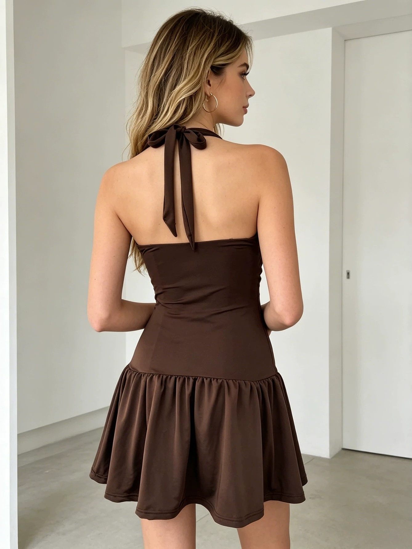 Women's Brown Halter Dress Vin - Y2K Backless Halter Mini Dress recension och pris